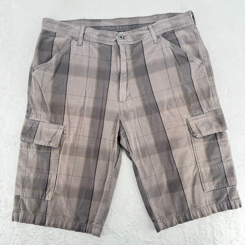 Levi's Gray Plaid Cargo Shorts 100% Cotton 13” Inseam Utility Preppy Size 38